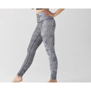 LULULEMON dottie tribe black white floral print striped leggings 8 or m womens